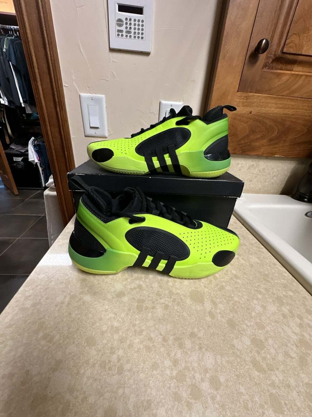 Adidas D.O.N. Issue #5 Lucid Lemon Core Black Men's Size 11 Basketball Shoes IE7